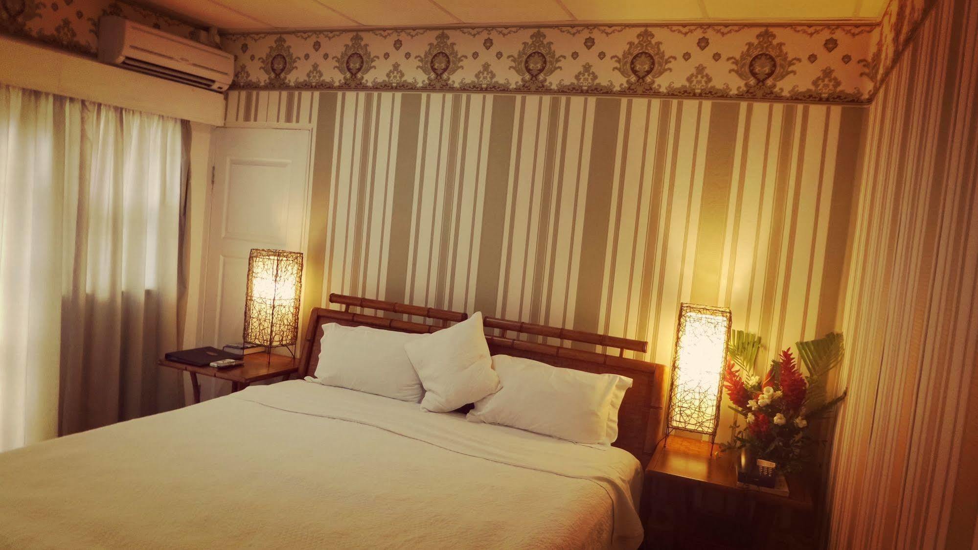 Little Italy Hotel Nuku'alofa Bagian luar foto